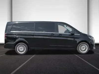 Gebraucht Mercedes V300 Avantgarde 237 PS (174 kW) 2025 Schwarz Van / Kleinbus