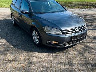 Gebraucht VW Passat 140 PS (102 kW) 2011 Grau Kombi