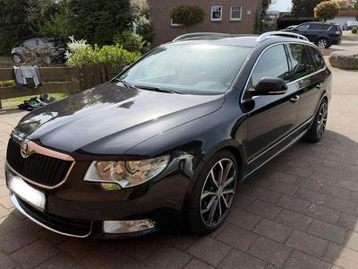 Używany Skoda Superb Elegance 170 KM (125 kW) 2011 Czarny Kombi