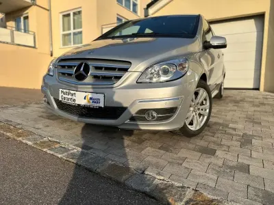 Gebraucht Mercedes B180 109 PS (80 kW) 2010 Silber Van / Kleinbus