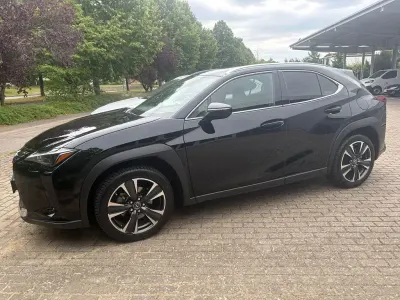 Gebraucht Lexus UX 250h 184 PS (135 kW) 2023 Schwarz SUV
