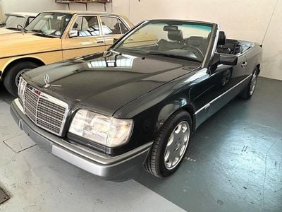 Second-hand Mercedes E200 Sportline 136 CP (100 kW) 1994 Negru Cabrio
