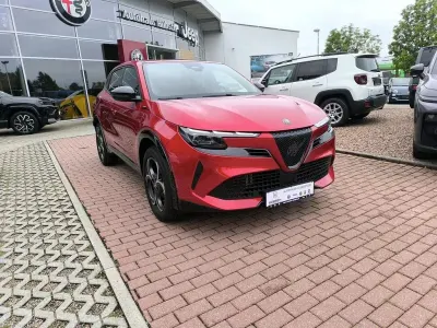 Neu Alfa Romeo Junior Edizione Speciale 145 PS (106 kW) 2026 Rosso brera SUV
