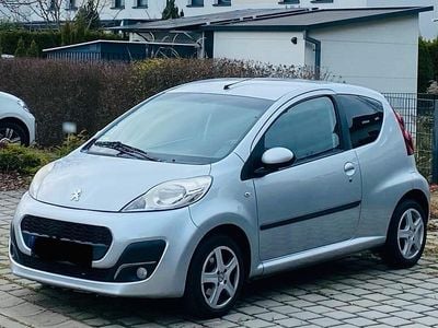 Gebraucht Peugeot 107 68 PS (50 kW) 2013 Silber Kleinwagen