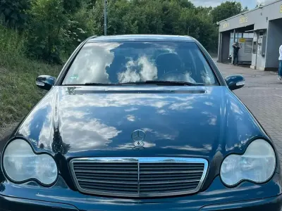 Gebraucht Mercedes C200 138 PS (101 kW) 2004 Blau Limousine