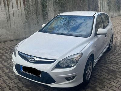 Gebraucht Hyundai i30 Comfort 116 PS (85 kW) 2010 Weiß Limousine