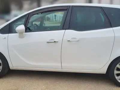 Begagnad Opel Meriva Innovation 110 HK (80 kW) 2012 Vit Minibuss