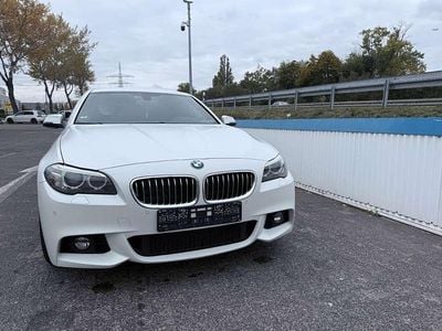 Grau Gebraucht 2015 BMW 525 M Sport Kombi | 13.800 € (Fairer Preis)