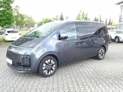 Gebraucht Hyundai Staria Signature 177 PS (130 kW) 2023 Grau Van / Kleinbus