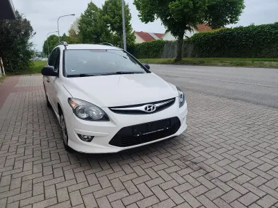 Gebraucht Hyundai i30 Edition 109 PS (80 kW) 2012 Weiß Kombi
