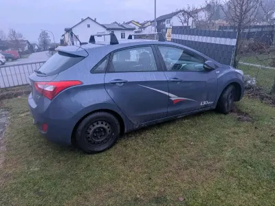 Gebraucht Hyundai i30 Edition 100 PS (73 kW) 2015 Andere farben Limousine