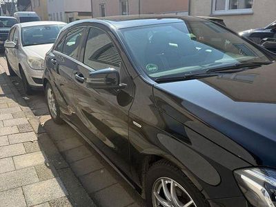 Gebraucht Mercedes A180 AMG line 122 PS (89 kW) 2018 Schwarz Limousine