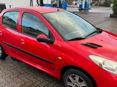 Gebraucht Peugeot 206+ 75 PS (55 kW) 2009 Rot Kleinwagen