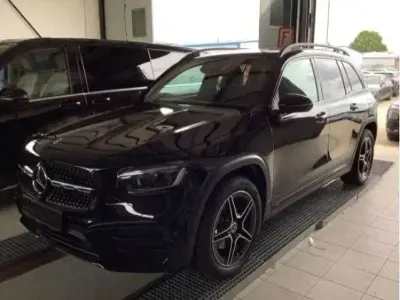 Gebraucht Mercedes GLB200 AMG 163 PS (119 kW) 2024 Kosmosschwarz (metallic) SUV