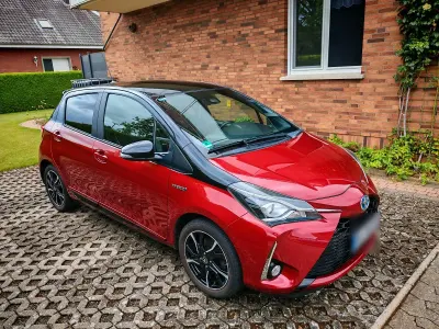 Gebraucht Toyota Yaris Style 101 PS (74 kW) 2017 Rot Kleinwagen