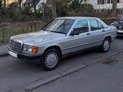 Gebraucht Mercedes 190 122 PS (89 kW) 1985 Silber Limousine