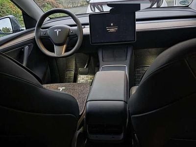 Grau Gebraucht 2023 Tesla Model Y RWD SUV | 41.000 € (Teuer)