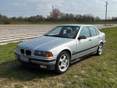 Second-hand BMW 320 150 CP (110 kW) 1996 Argintiu Berlinǎ