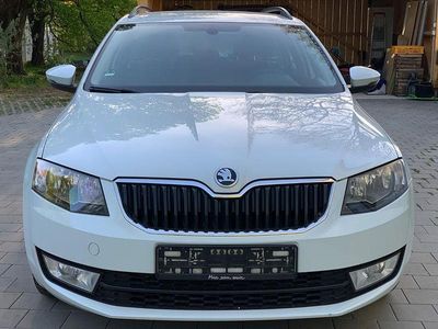 Usata Skoda Octavia Ambition 105 CV (77 kW) 2015 Bianco Station wagon