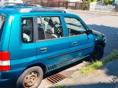 Używany Mazda Demio 63 KM (46 kW) 1998 Zielony Hatchback