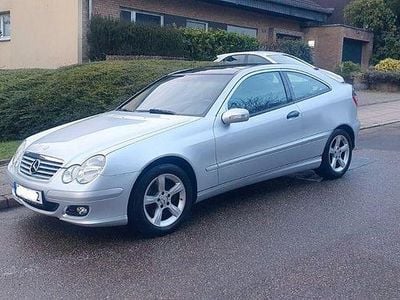 Silber Gebraucht 2005 Mercedes CL200 Coupé | 2.450 €