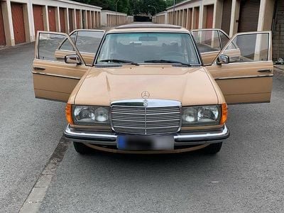 Gebraucht Mercedes 280 156 PS (114 kW) 1977 Beige Limousine