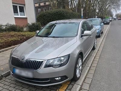 Gebraucht Skoda Superb 170 PS (125 kW) 2014 Grau Limousine