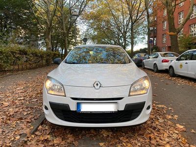 Weiß Gebraucht 2011 Renault Mégane Limousine | 5.800 €