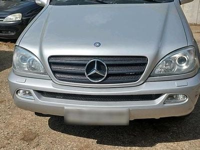 Second-hand Mercedes ML270 163 CP (119 kW) 2002 Argintiu SUV