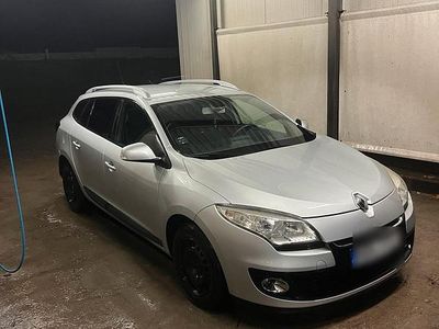 Silber Gebraucht 2012 Renault Mégane GrandTour Kombi | 3.600 € (Fairer Preis)