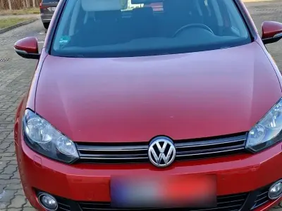Gebraucht VW Golf VI 105 PS (77 kW) 2010 Rot Kleinwagen