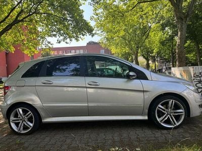 Mercedes B200
