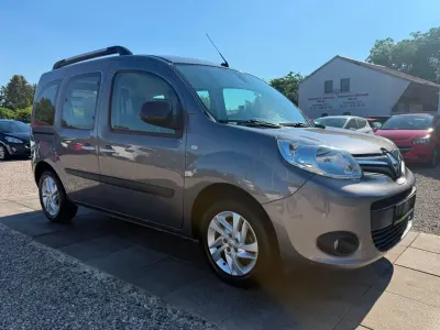 Gebraucht Renault Kangoo Initiale Paris 114 PS (83 kW) 2014 Braun Van / Kleinbus