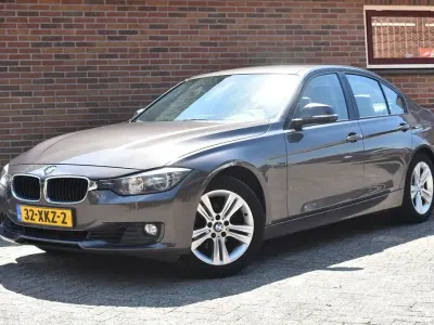 Gebraucht BMW 320 Executive 184 PS (135 kW) 2012 Braun Limousine