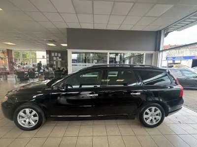 Second-hand Volvo V70 Kinetic 179 CP (131 kW) 2012 Negru Break