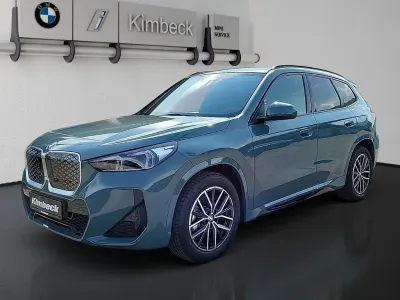 Neu BMW iX1 M Sport 203 kW (277 PS) 2026 M portimao blau SUV