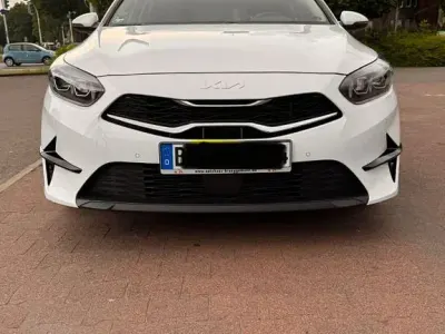 Gebraucht Kia Ceed Spirit 140 PS (102 kW) 2024 Weiß Kleinwagen