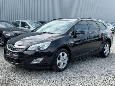 Gebraucht Opel Astra Design Edition 140 PS (102 kW) 2011 Schwarz Kombi