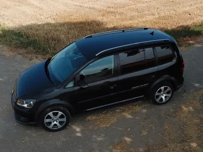Gebraucht VW Touran Cross 140 PS (102 kW) 2011 Schwarz Van / Kleinbus