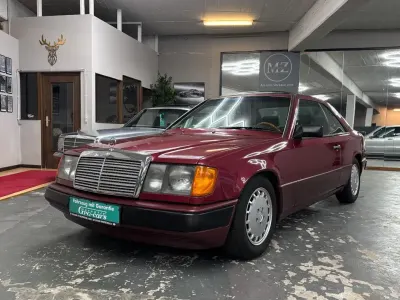 Gebraucht Mercedes 230 132 PS (97 kW) 1989 Rot Coupé