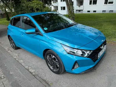 Gebraucht Hyundai i20 101 PS (74 kW) 2022 Blau Kleinwagen