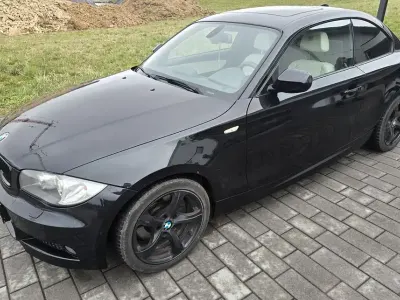 Gebraucht BMW 123 Performance 204 PS (150 kW) 2010 Schwarz Kleinwagen