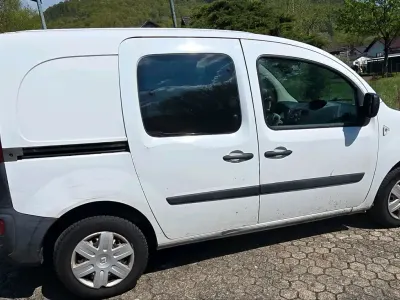 Gebraucht Renault Kangoo Expression 95 PS (69 kW) 2010 Weiß Van / Kleinbus