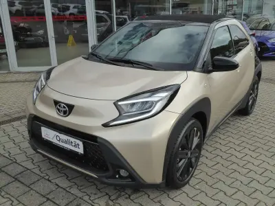 Gebraucht Toyota Aygo X Style 72 PS (52 kW) 2023 Ginger beige black mica SUV