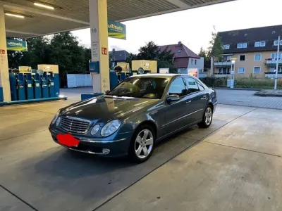 Używany Mercedes E220 Elegance 150 KM (110 kW) 2004 Niebieski Sedan/Limuzyna