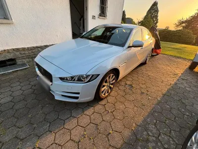 Gebraucht Jaguar XE Prestige 180 PS (132 kW) 2015 Weiß Limousine