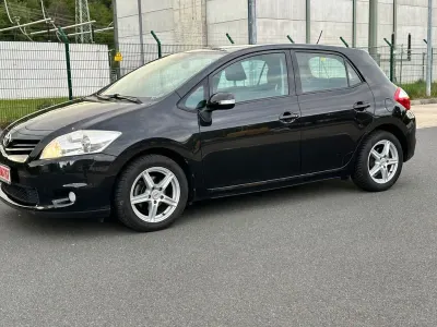Gebraucht Toyota Auris Life 99 PS (72 kW) 2011 Schwarz Kleinwagen