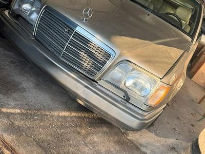 Gold Gebraucht 1995 Mercedes E320 Cabrio | 14.500 €