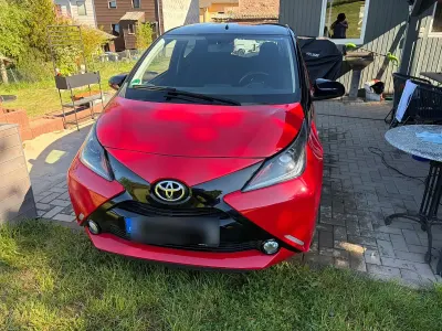 Second-hand Toyota Aygo 70 CP (51 kW) 2017 Roșu Hatchback
