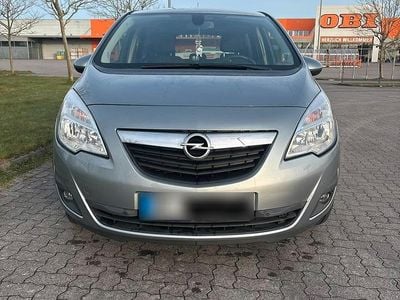 Usado Opel Meriva 101 HP (74 kW) 2012 Prateado Monovolume